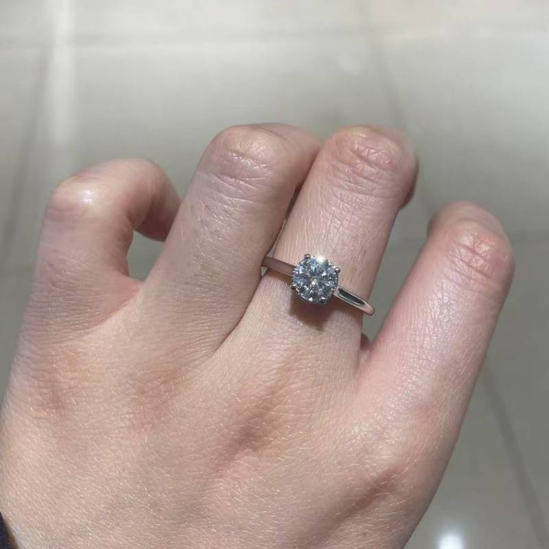光臂四爪Women's RingS925银镀白金定制选款主石Moissanite1.0ct/副石高碳钻